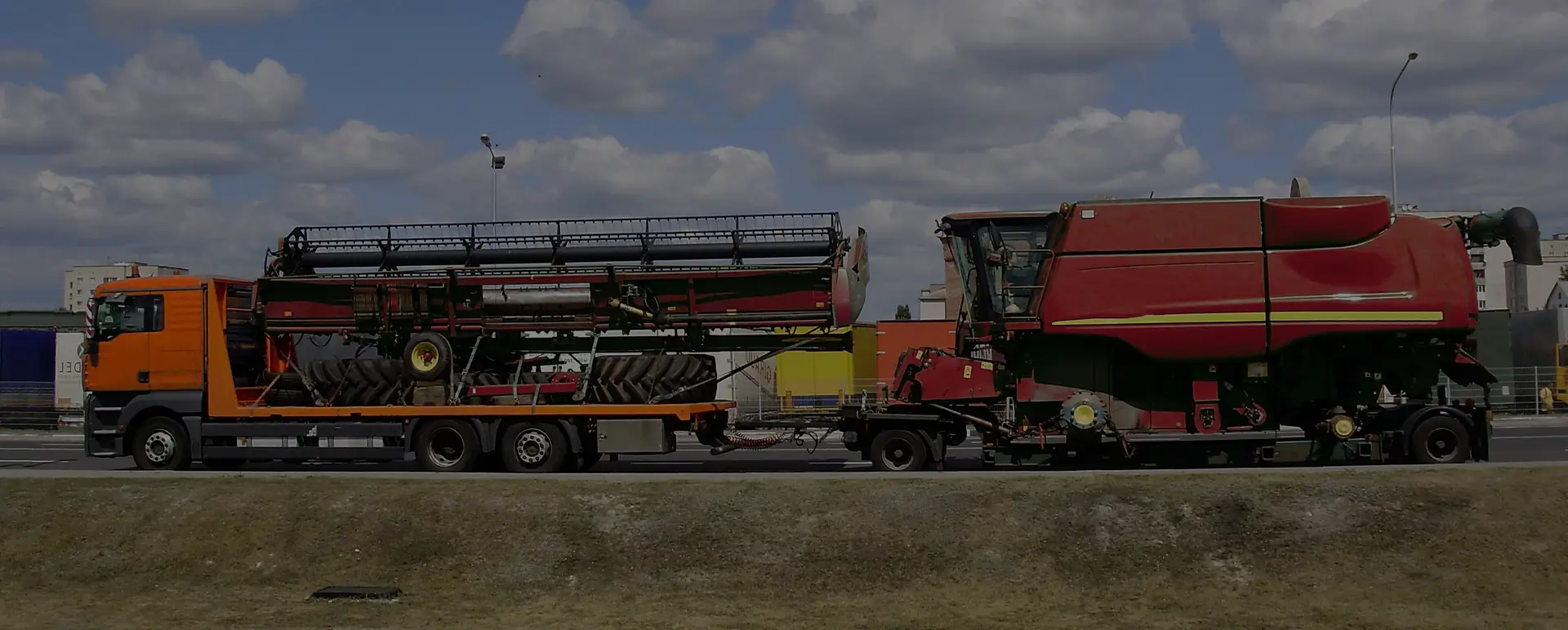 Расчет стоимости транспортировки спецтехники по России из Изобильного низкопольным тралом можно уточнить у нашего менеджера или сайте