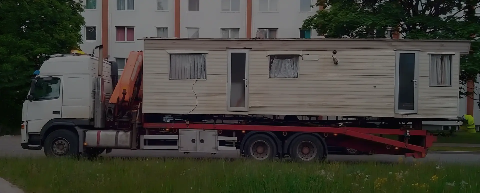 Получить онлайн цены на доставку низким тралом дом вагона в городе Изобильный (Северо-Кавказский округ - Ставропольский край) на сайте самостоятельно